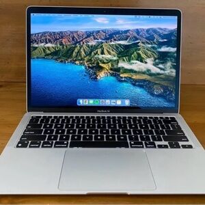 2020 Apple MacBook Air 13in(512GB SSD, M1,
8GB, Silver) BARELY USED, Case Bundle
